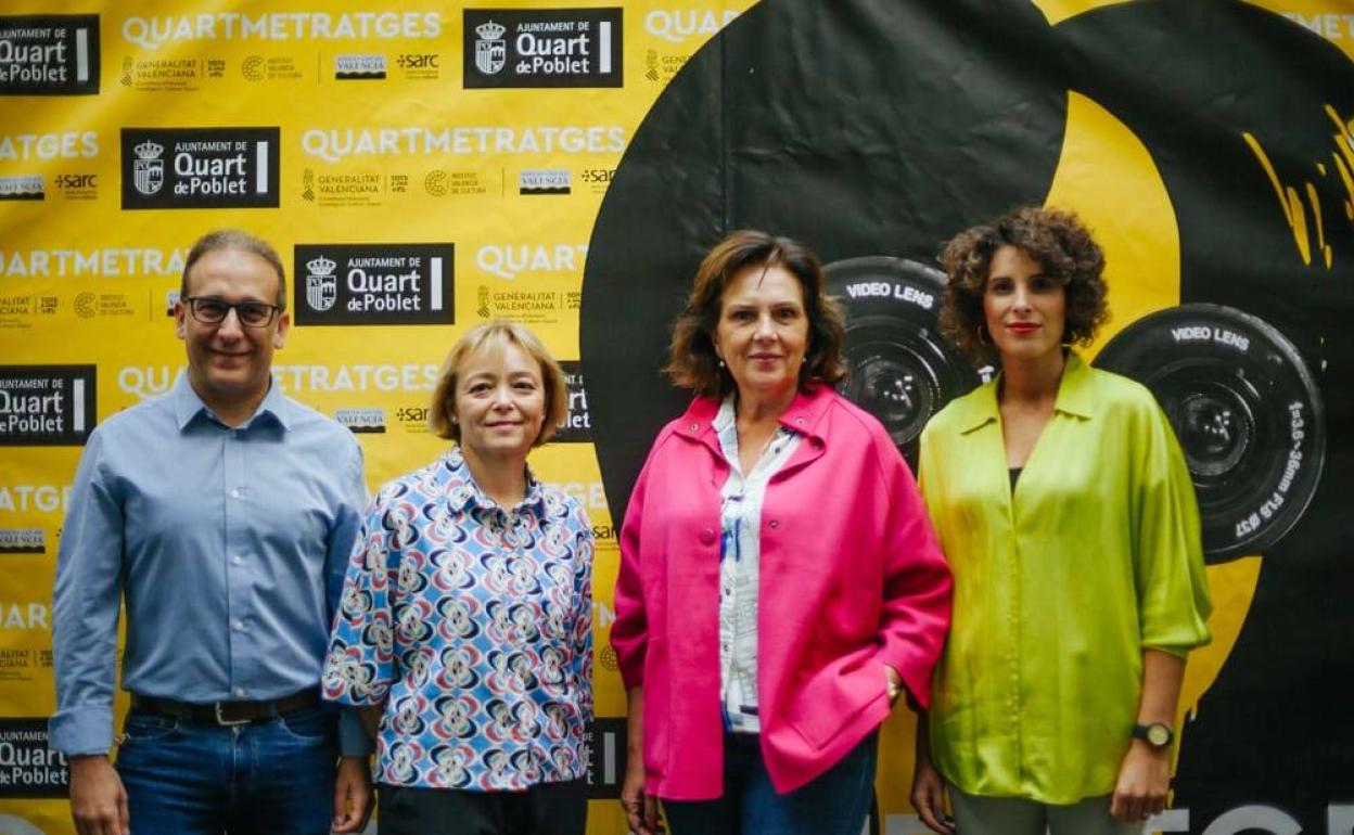 La alcaldesa, Carmen Martínez y los concejales. 