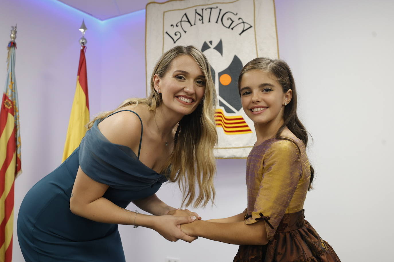 Fotos: Laura Mengó y Paula Nieto celebran su elección como falleras mayores de Valencia 2023