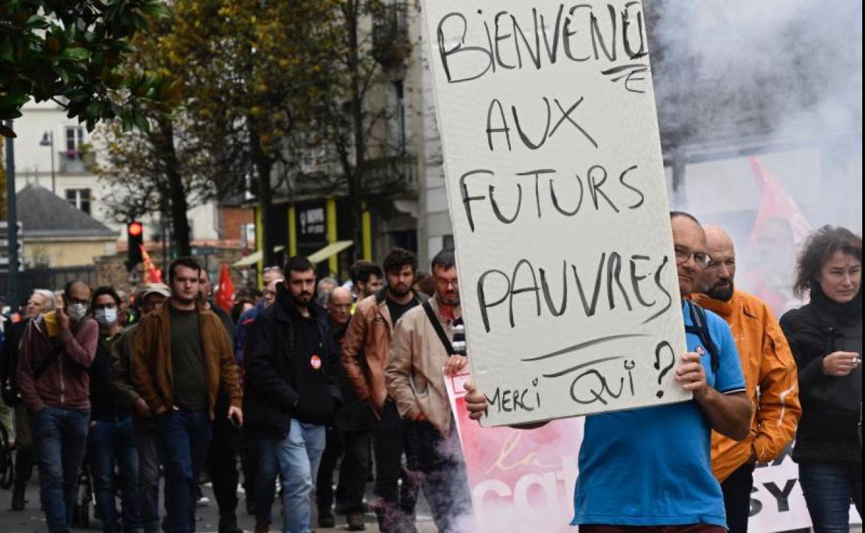 Una marcha de trabajadores este martes en la ciuda de Rennes.