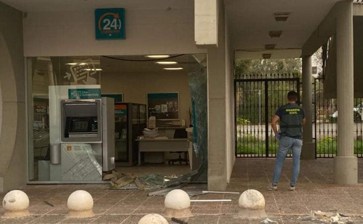 Imagen de la entidad bancaria asaltada. 