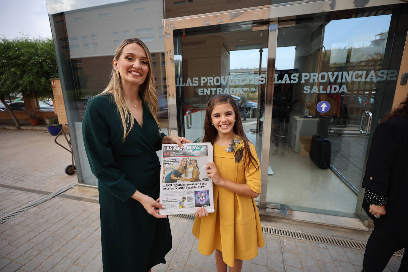 Las falleras mayores de Valencia recorren el periódico decano de Valencia y confiesan sus ilusiones de cara al reinado que acaban de estrenar