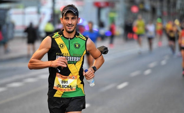 Todo sobre las bebidas isotónicas y la alimentación en un medio maratón: ¿Mejor tomar durante la carrera o al finalizar?