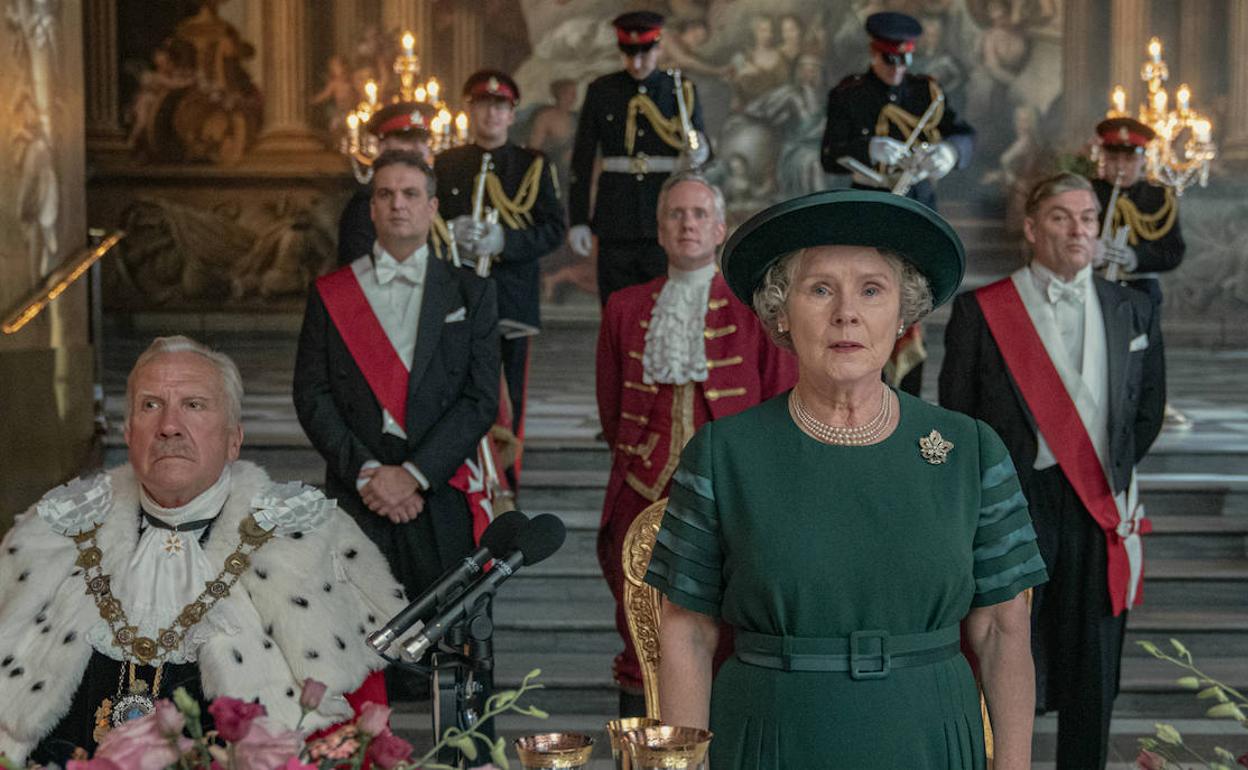 Imelda Staunton interpreta a la reina Isabel II. 