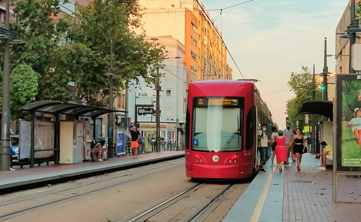 Parada de la Línea 10 de Metrovalencia. 