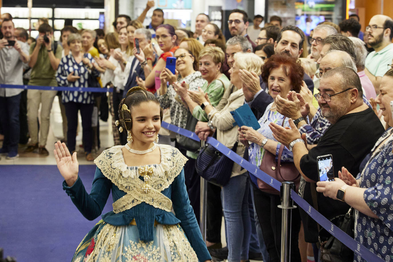 Fotos: Las falleras mayores de Valencia inaguran la exposición de bocetos de las fallas especiales de 2023