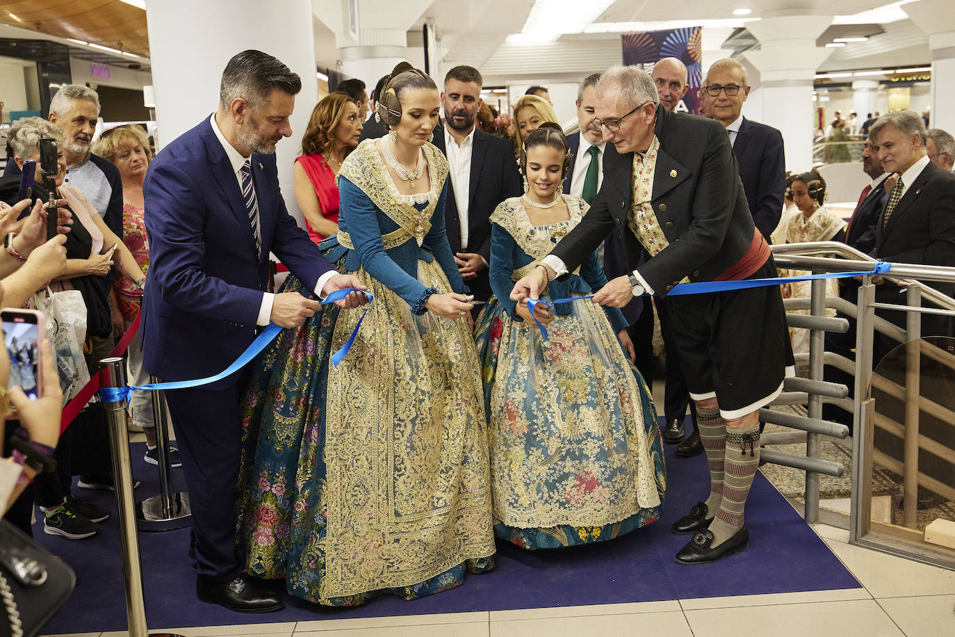 Fotos: Las falleras mayores de Valencia inaguran la exposición de bocetos de las fallas especiales de 2023