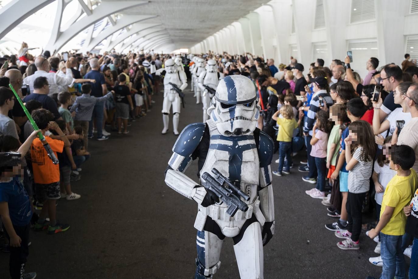 Fotos: Darth Vader llega a Valencia en el desfile de Star Wars