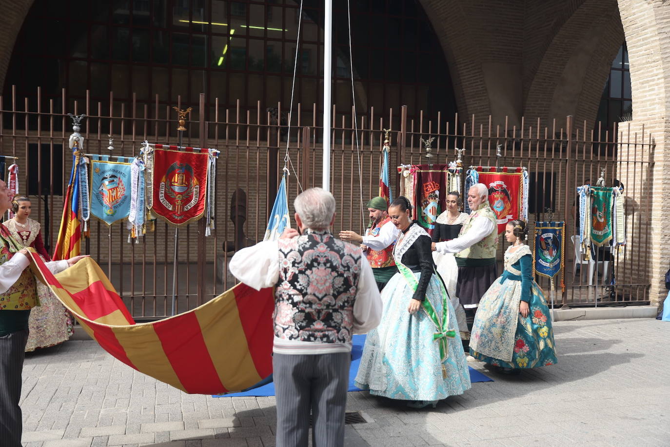 Fotos: El Marítimo homenajea a la Senyera