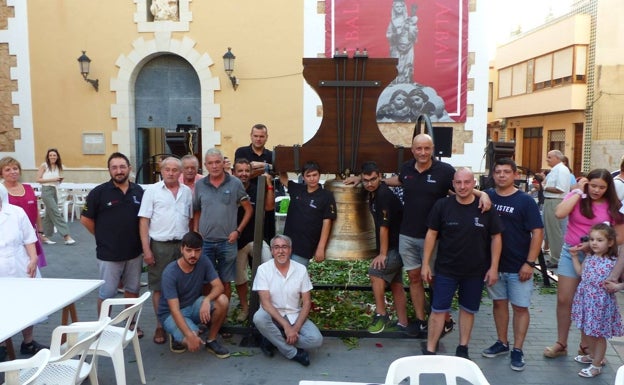 Imagen principal - las celebraciones por la vuelta de la campanas. 