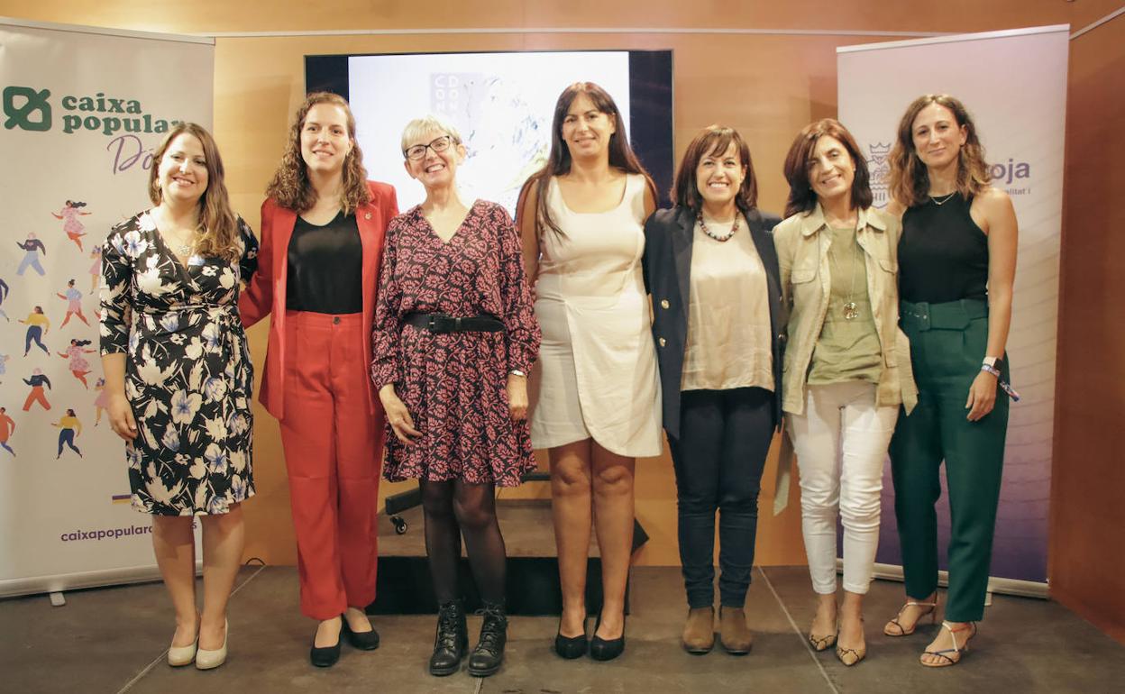 Las ganadoras con la vicealcaldesa, Lorena Silvent y la concejala, Beatriz Sierra. 