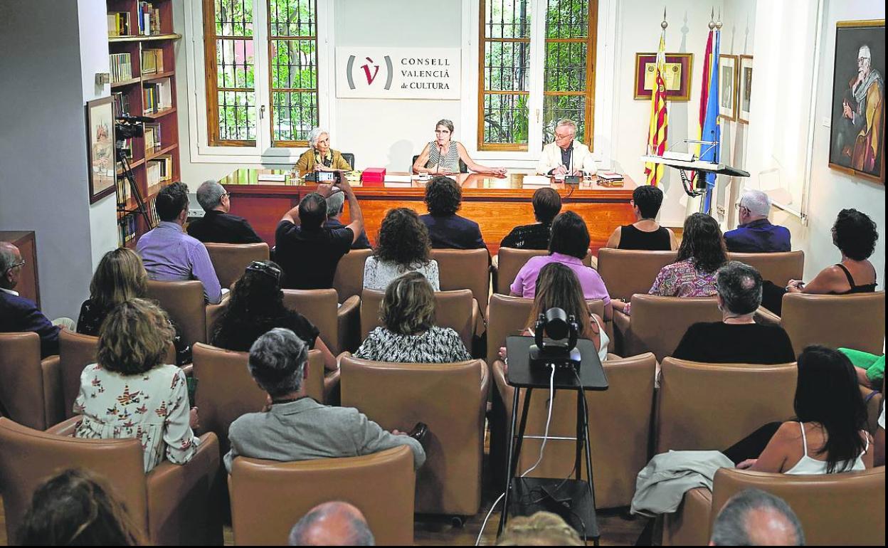 Imagen de archivo de la sesión del CVC en la que se distinguió a Teresa Lozano.