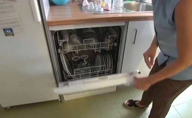 Poner el lavavajillas a una determinada hora puede suponer un gran ahorro en la factura de la electricidad.