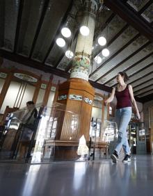 Imagen secundaria 2 - Estación del Norte de Valencia | La estación del Norte protege sus bancos centenarios para evitar desperfectos