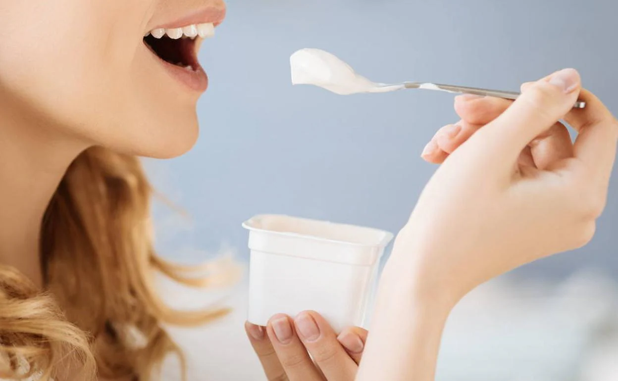 Radiografía del yogur líquido: esto es lo que esconde el postre