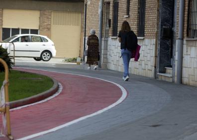 Imagen secundaria 1 - Carril bici de Paiporta | De carril bici absurdo a chapuza