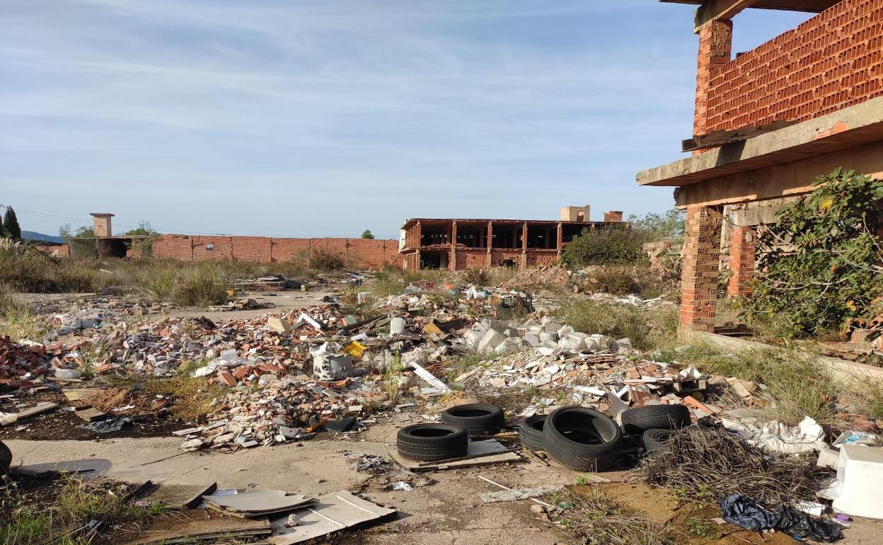 Estado de la antigua fábrica de cerámica Chisvert. 