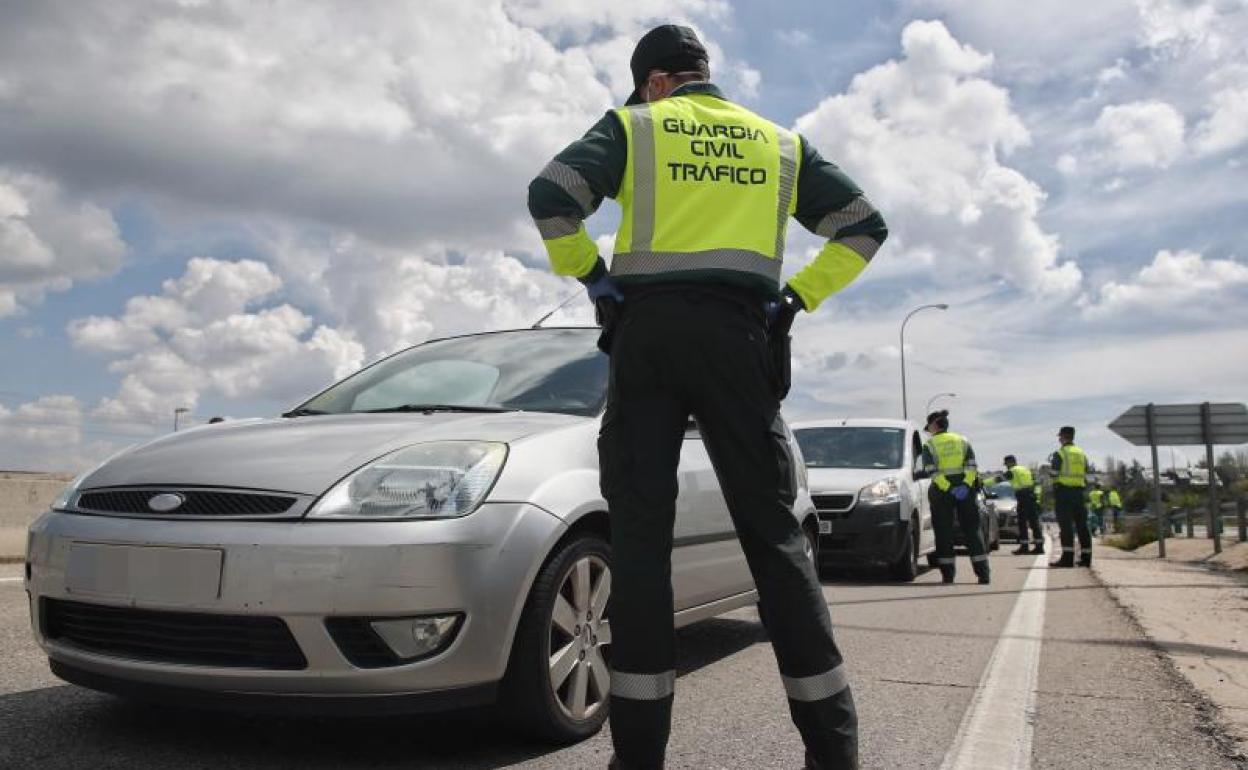 Control de la Guardia Civil de Tráfico. 