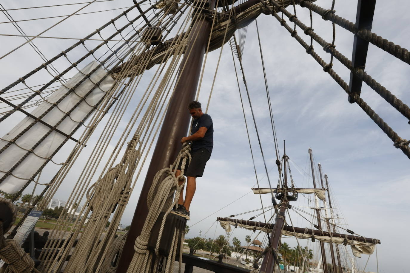 Fotos: La Nao Victoria, el Galeón Andalucía y el Pascual Flores atracan en Valencia