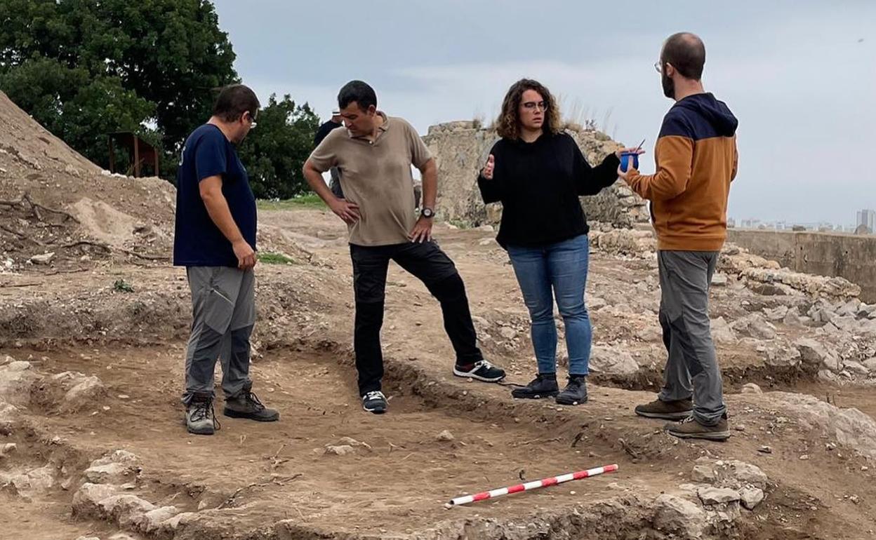 Visita de la edil Alícia Izquierdo al Castillo de Bairén de Gandia. 