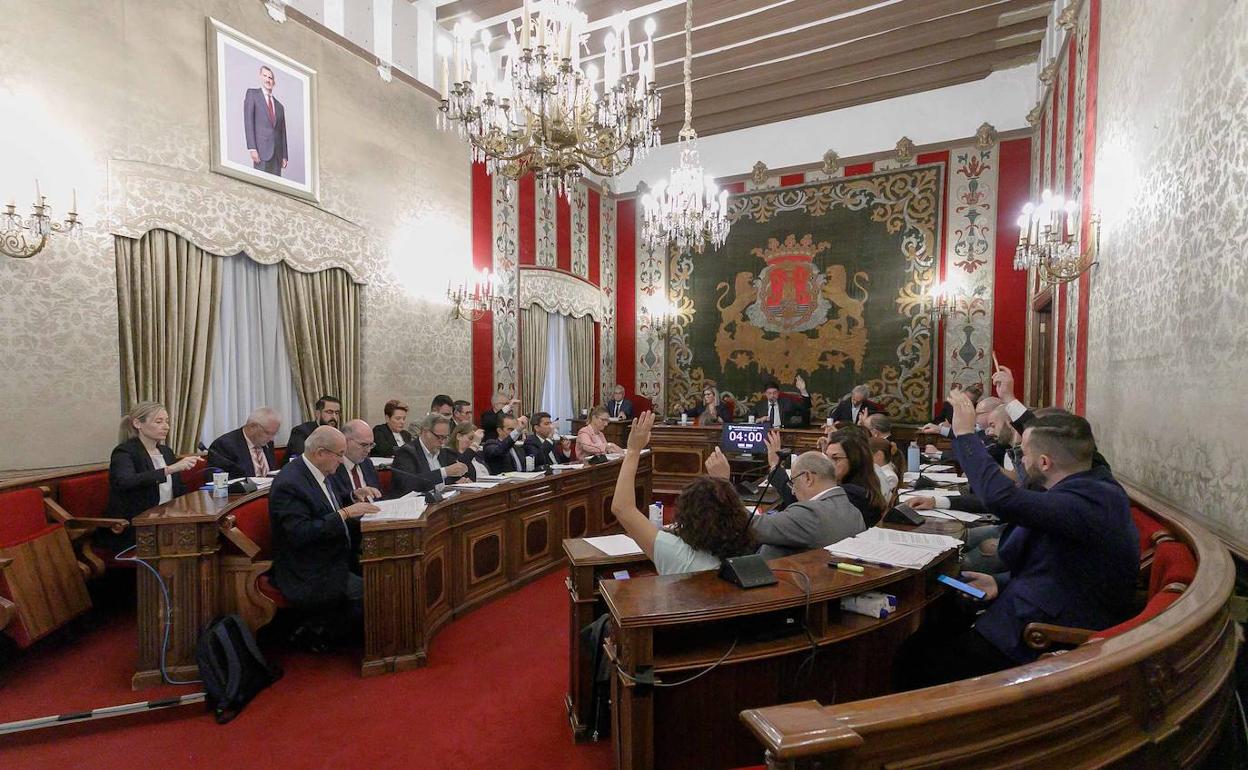 Imagen del pleno municipal de esta mañana en el Ayuntamiento de Alicante. 