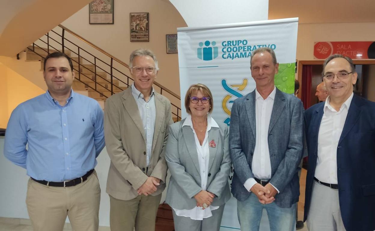 La alcaldesa, Conxa Gracia, con representantes del sector. 