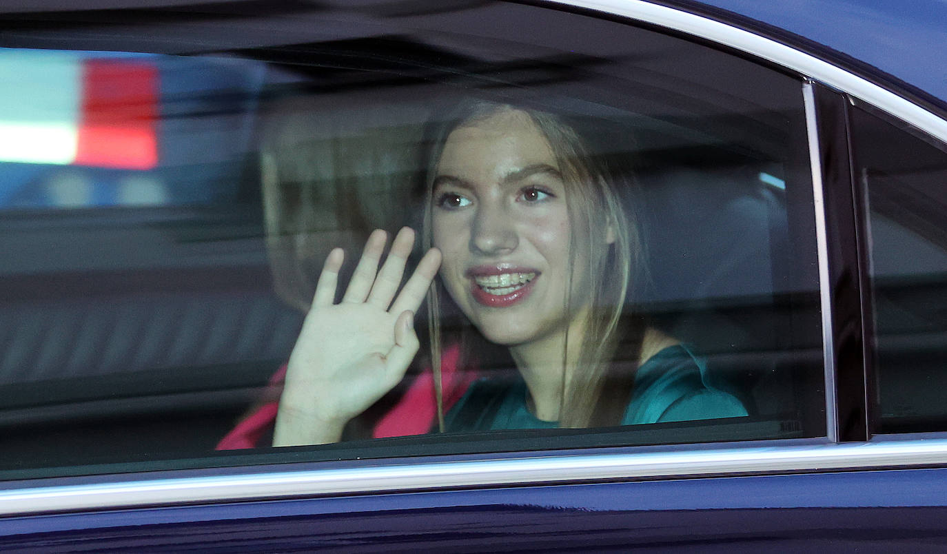 Fotos: Letizia deslumbra y vuelve a presumir de espalda en el Concierto Premios Princesa de Asturias