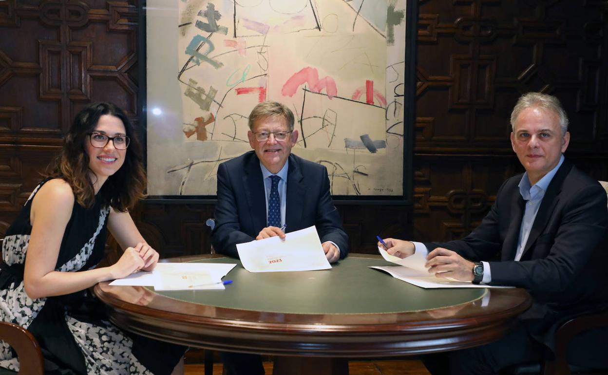 Foto difundida por Presidencia para escenificar el acuerdo de presupuestos para 2023. 