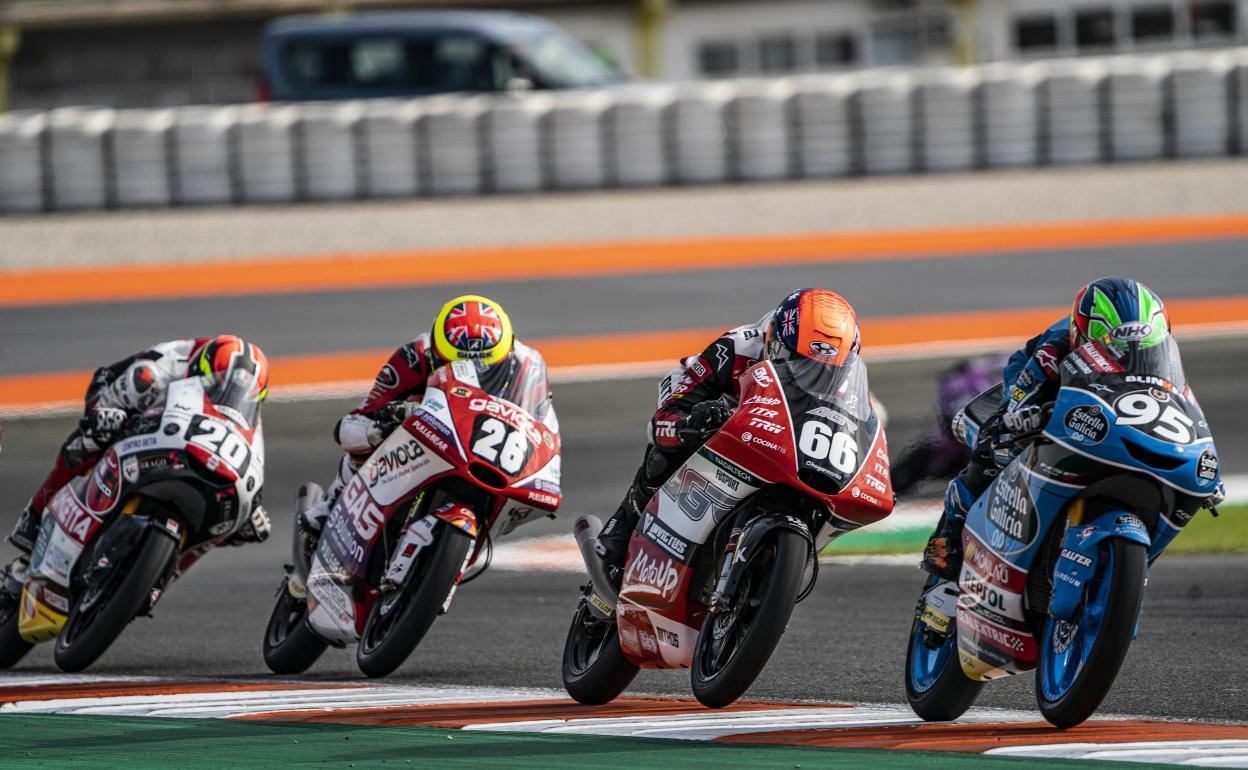 José Antonio Rueda lidera una carrera de JuniorGP en el Circuit 