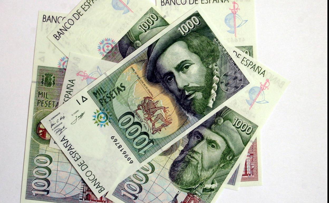 Varios billetes de 1.000 pesetas.