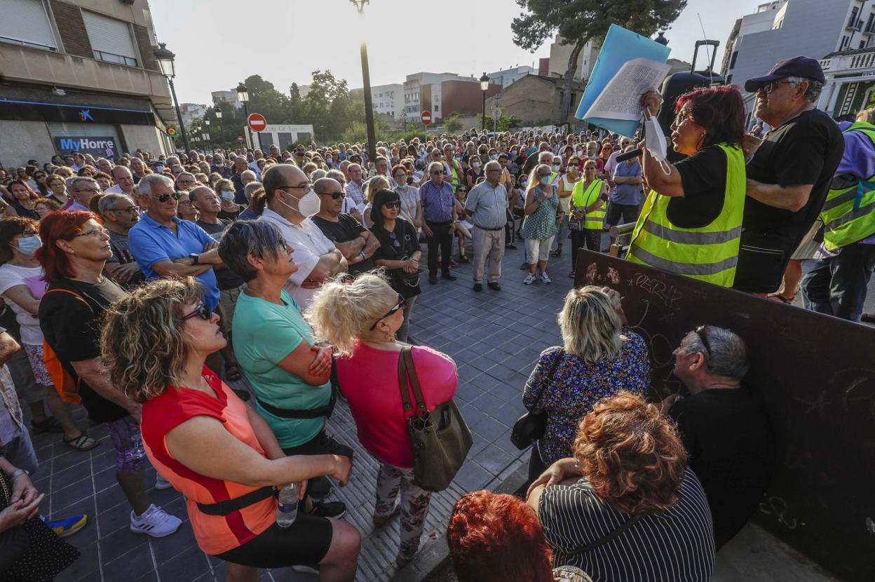 Protesta de los vecinos de Benimàmet el pasado junio. 