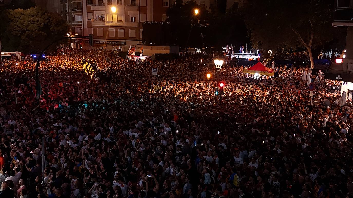 Fotos: Ambiente en Mestalla previo al partido entre el Valencia y el Barça