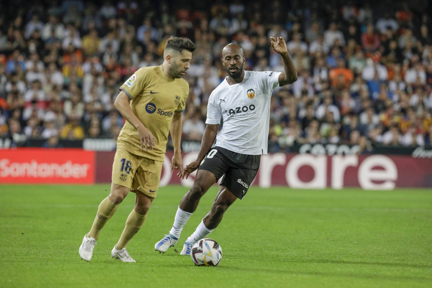 Fotos: Las mejores fotografías del Valencia CF - FC Barcelona (29/10/2022)