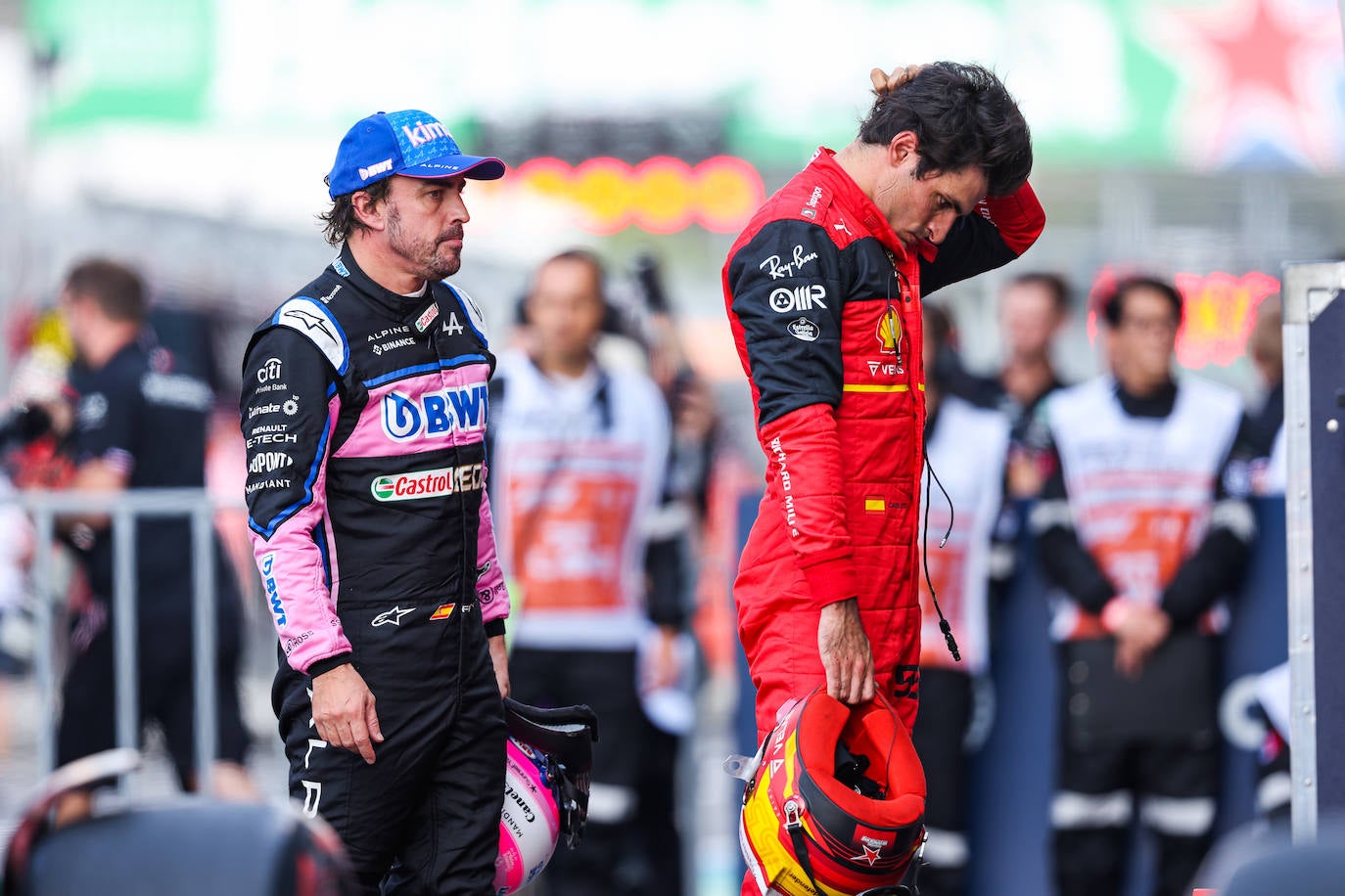 Fernando Alonso y Carlos Sainz, en el Autódromo Hermanos Rodríguez. 