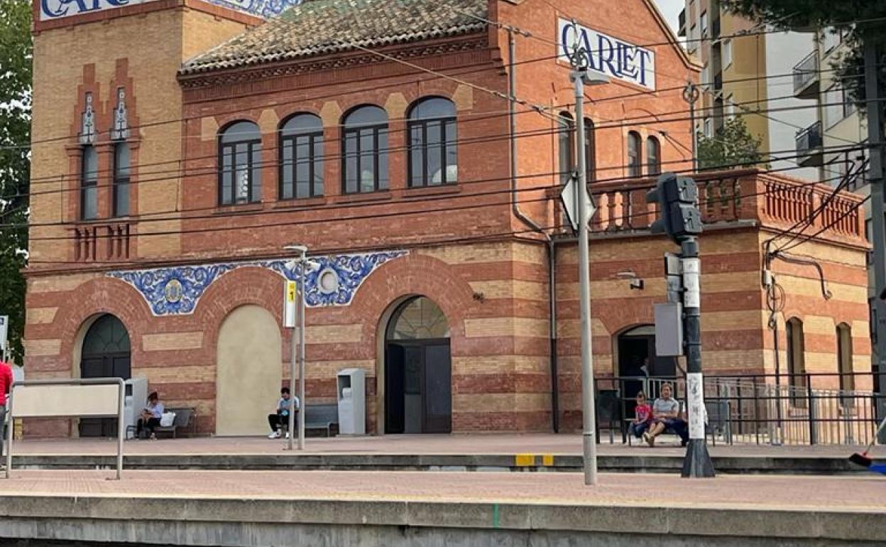 Estación de Carlet con algún acceso tapiado. 