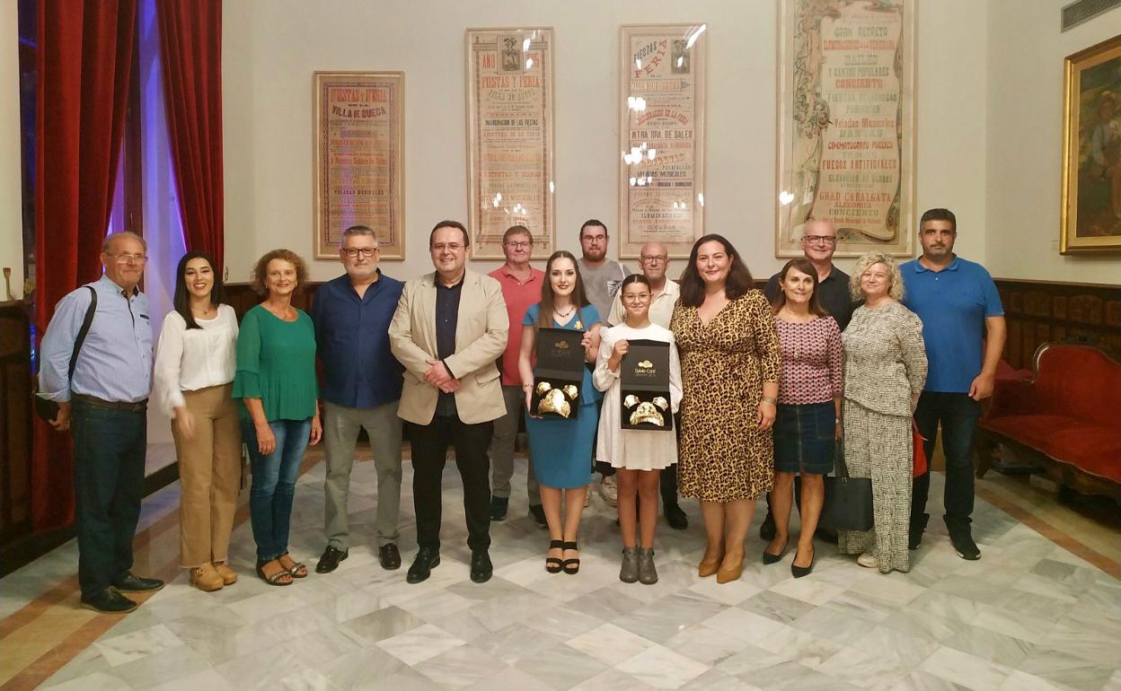 Entrega de las peinetas.