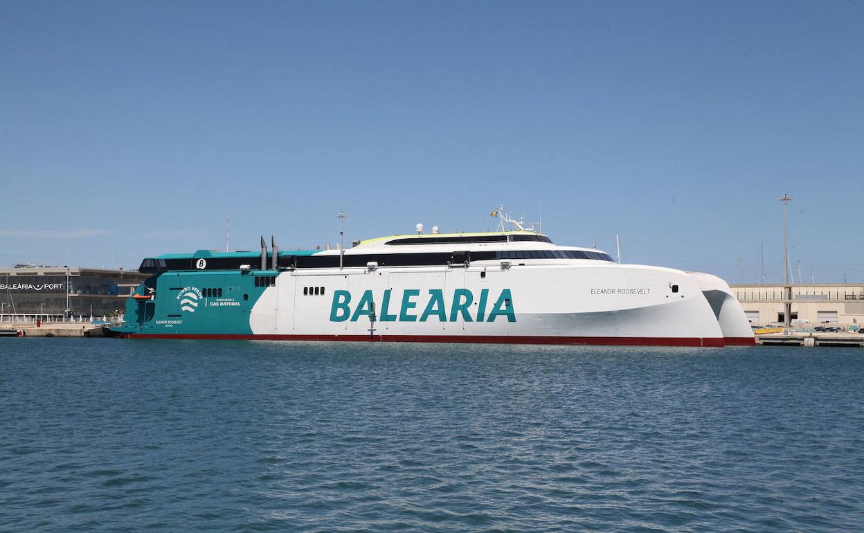 El fast ferry 'Eleanor Roosevelt' en el puerto de Dénia. 