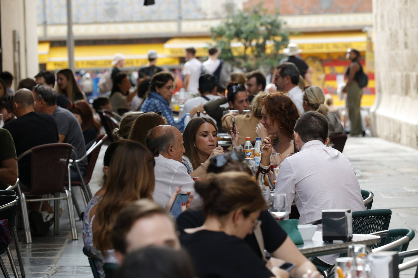 Fotos: Valencia se llena de gente a la espera de la noche de Halloween