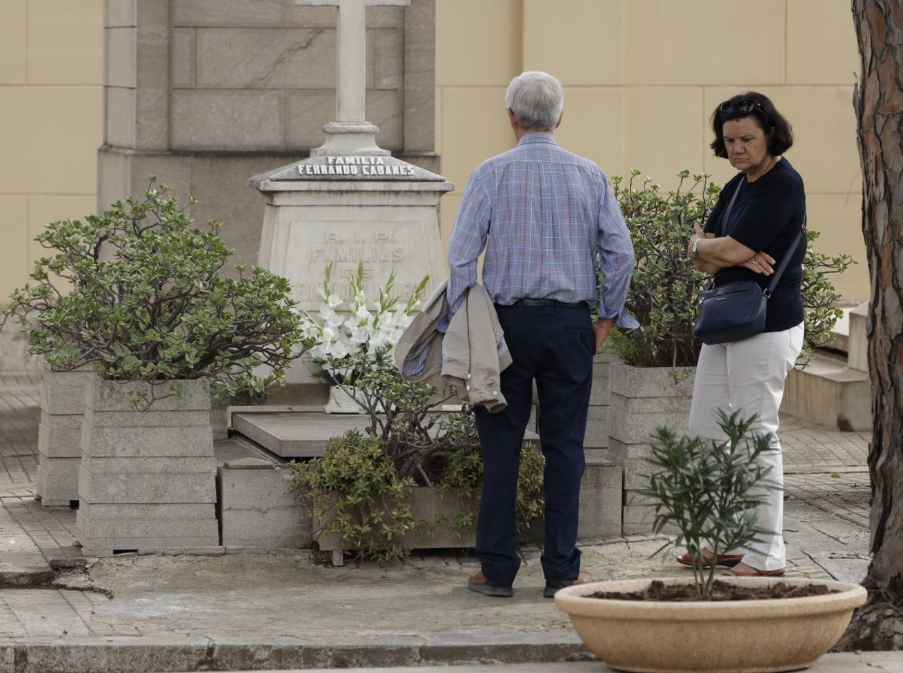 Los cementerios se empiezan a preparar para la festividad de Todos los Santos.