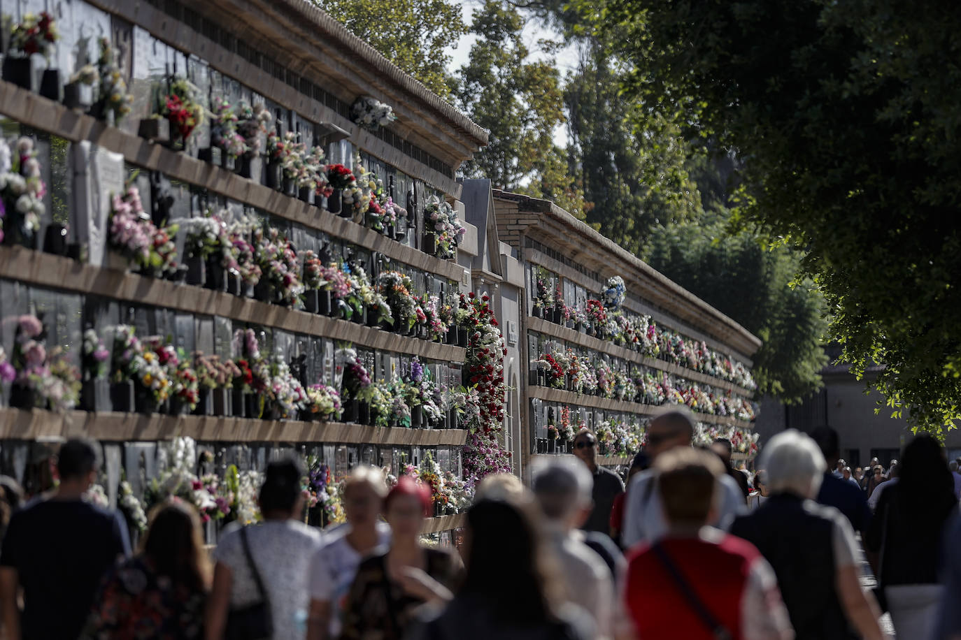 Fotos: Los visitantes del Cementerio General de Valencia en el Día de Todos los Santos