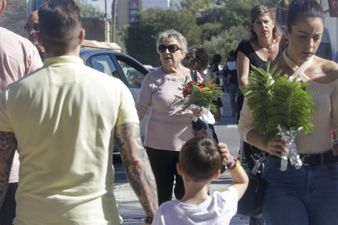 Fotos: Los visitantes del Cementerio General de Valencia en el Día de Todos los Santos