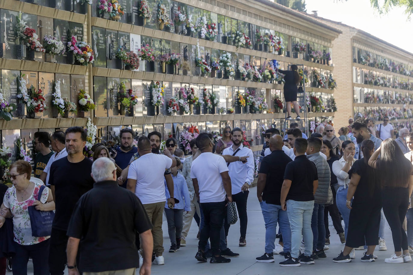 Fotos: Los visitantes del Cementerio General de Valencia en el Día de Todos los Santos