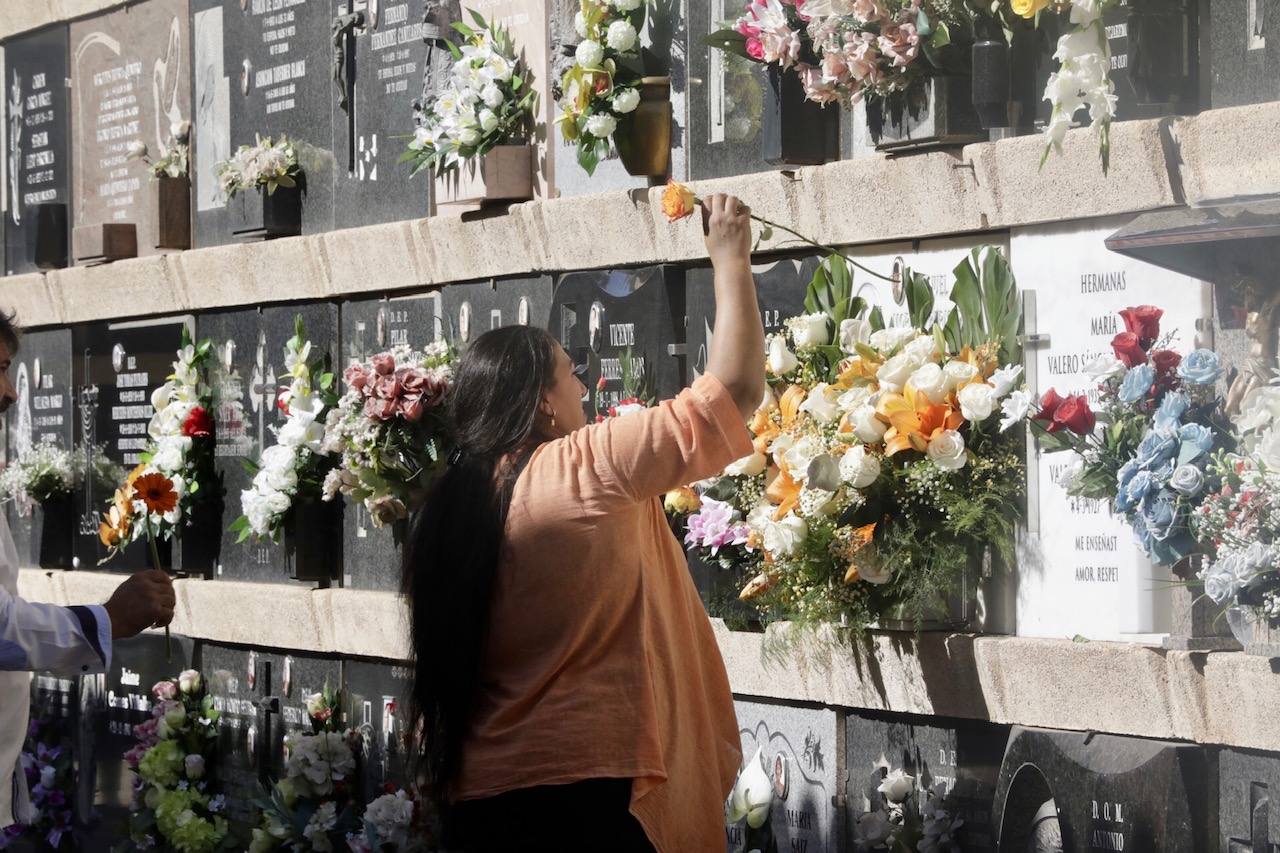 Fotos: Los visitantes del Cementerio General de Valencia en el Día de Todos los Santos