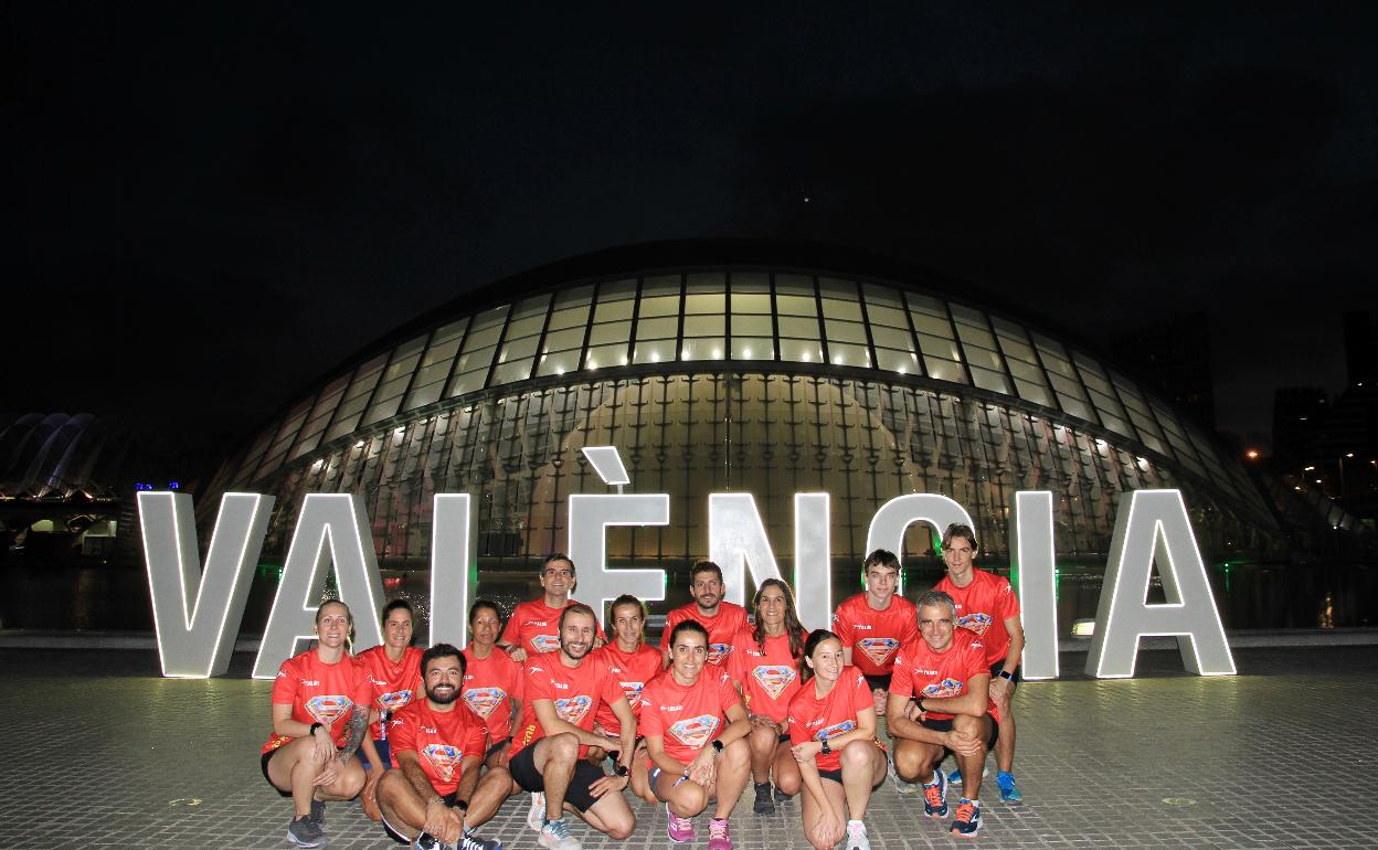 El club Steel Runners, en el antiguo cauce del río, delante del Hemisfèric 