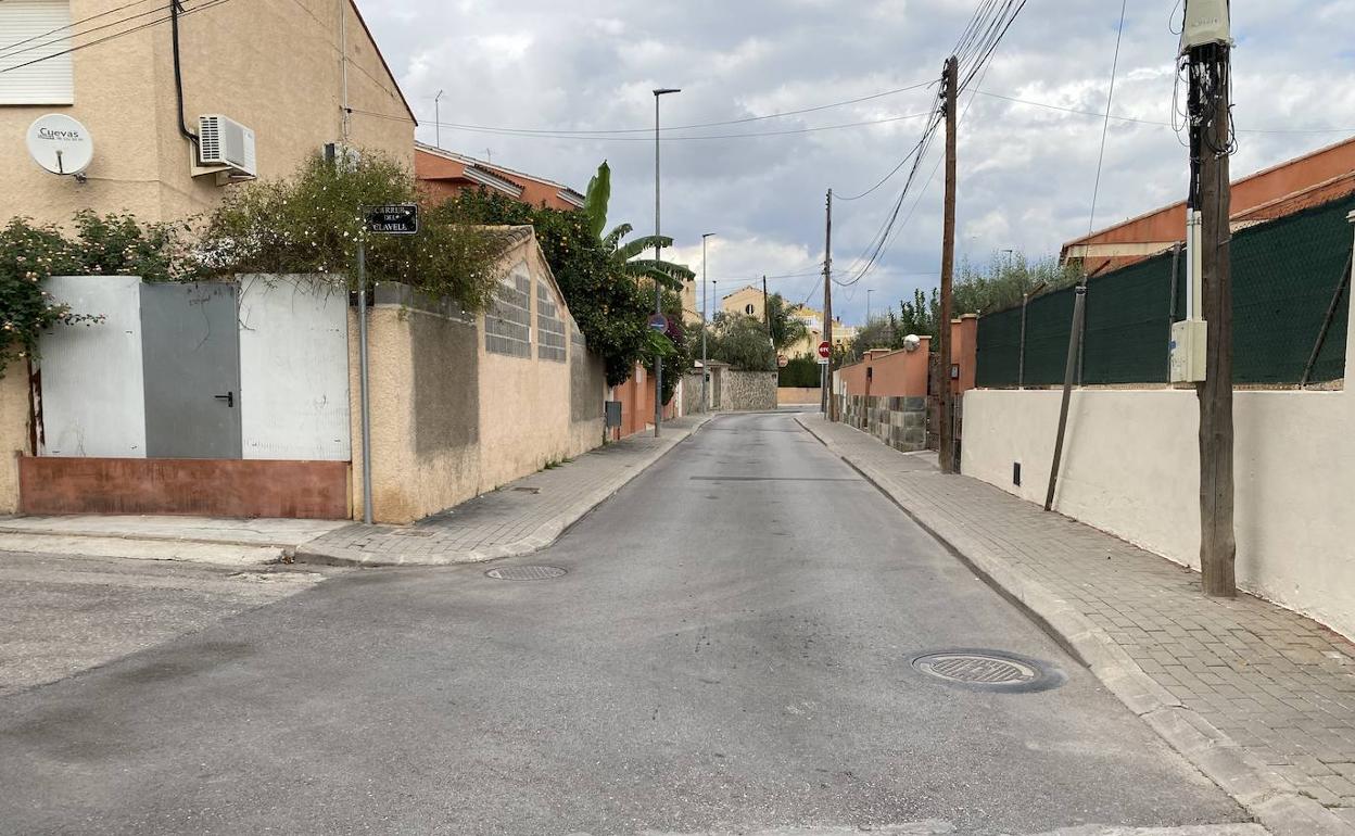 Una calle de una urbanización de la Pobla de Vallbona. 