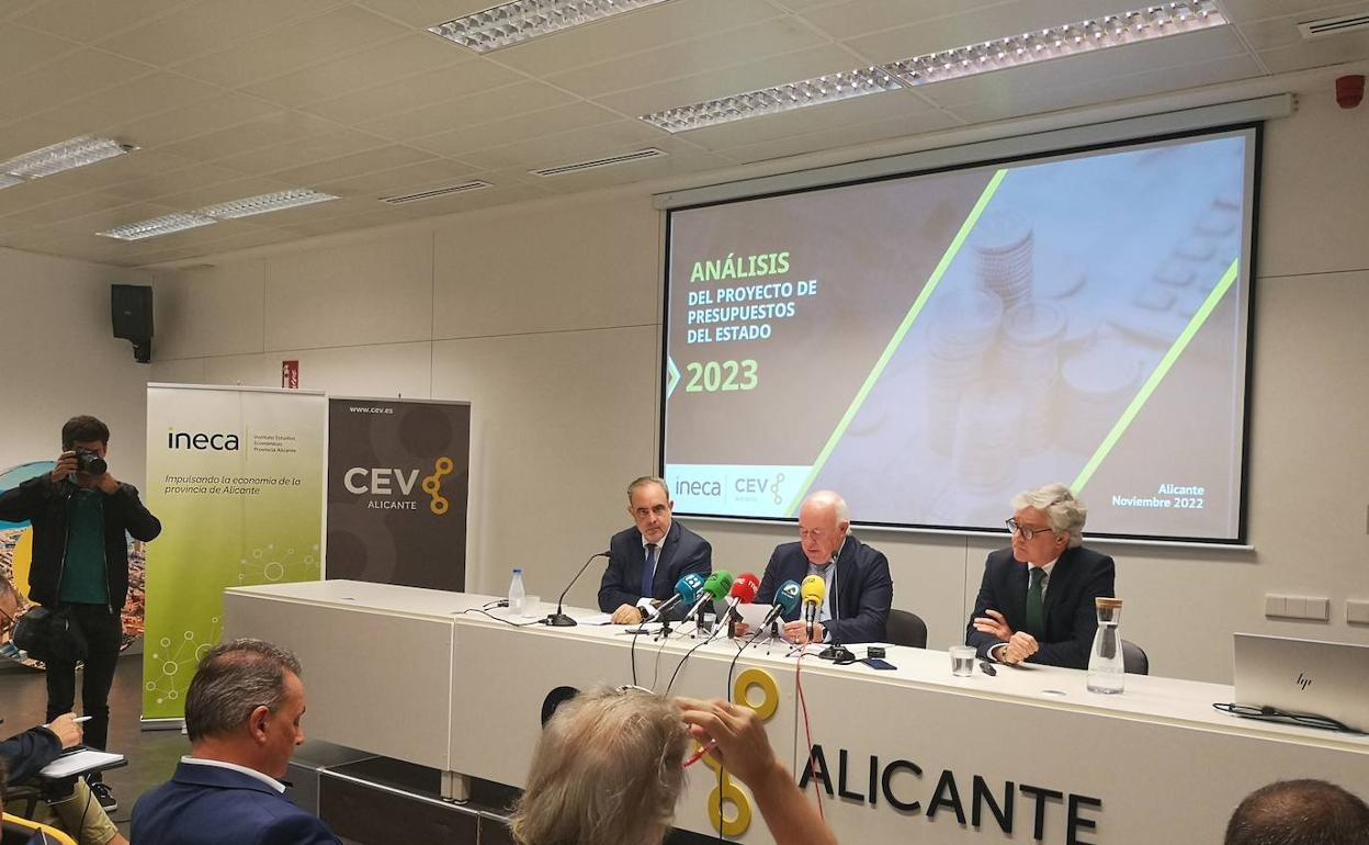 Comparecencia de los presidentes de Ineca y CEV Alicante, este miércoles.  