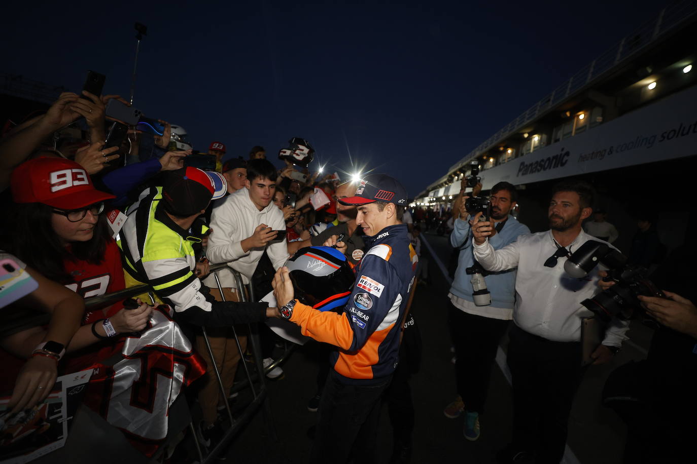 Fotos: El Ricardo Tormo vibra con un &#039;Pit Walk&#039; multitudinario