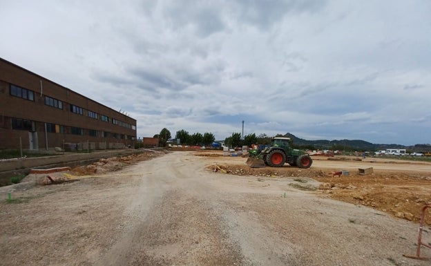 Obras del nuevo aparcamiento con el que contará el centro hospitalario. 