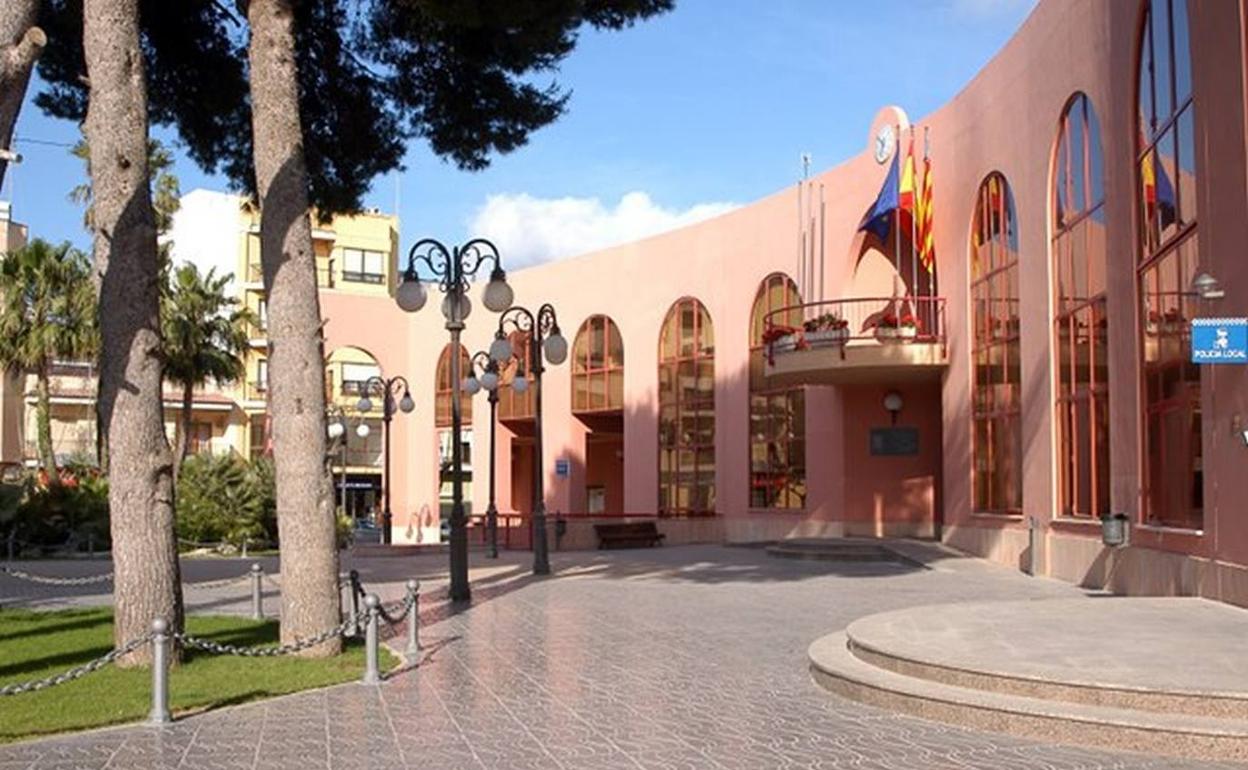 Fachada del Ayuntamiento de Teulada. 