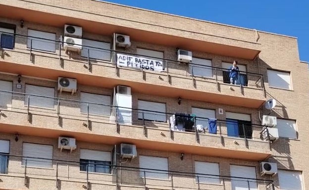 Imagen principal - Otro de los carteles en una finca. 