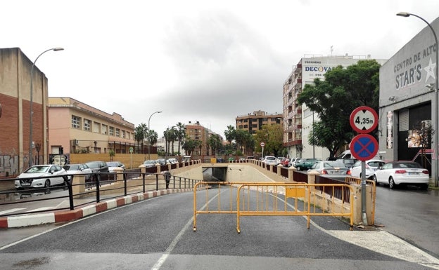 Carreteras y túneles cortados por las lluvias en municipios de l'Horta Sud